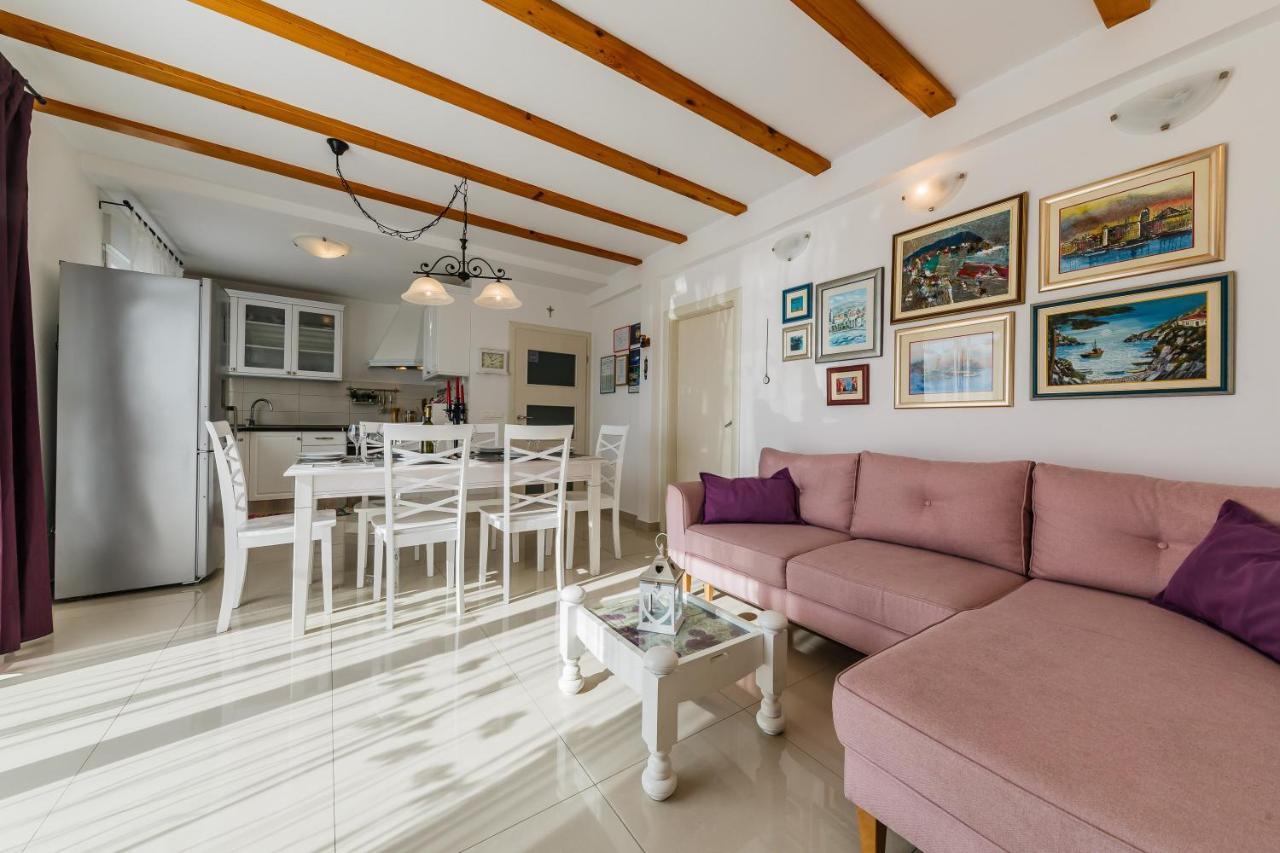 Villa Luana Vis Exterior photo